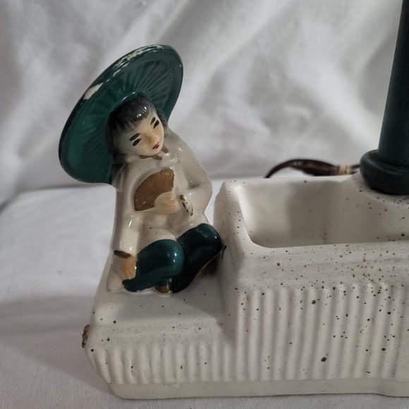 Vintage MCM Leviton Table Lamp Green White Porcelain Asian 2 Figures with Hats - Picture 3 of 11
